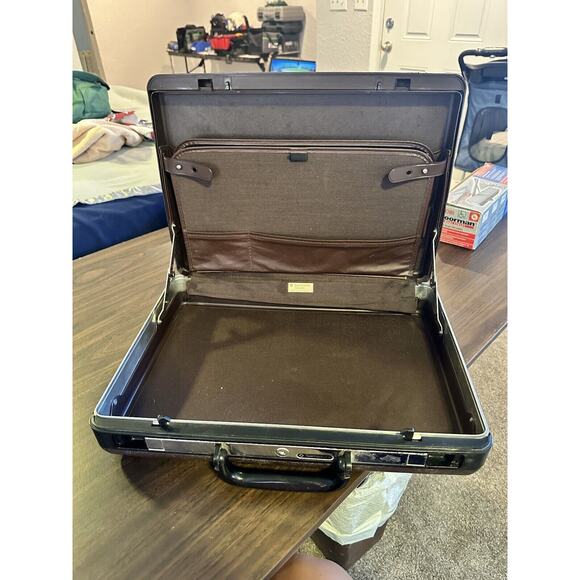 Vintage Samsonite SIGNAT Classic Brown Hard Shell Low Profile Brief Case w/ KEYS - Picture 8 of 16